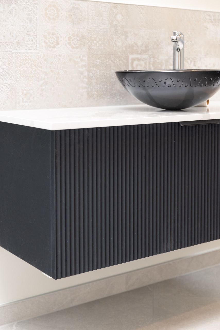 Ensuite bathroom layout