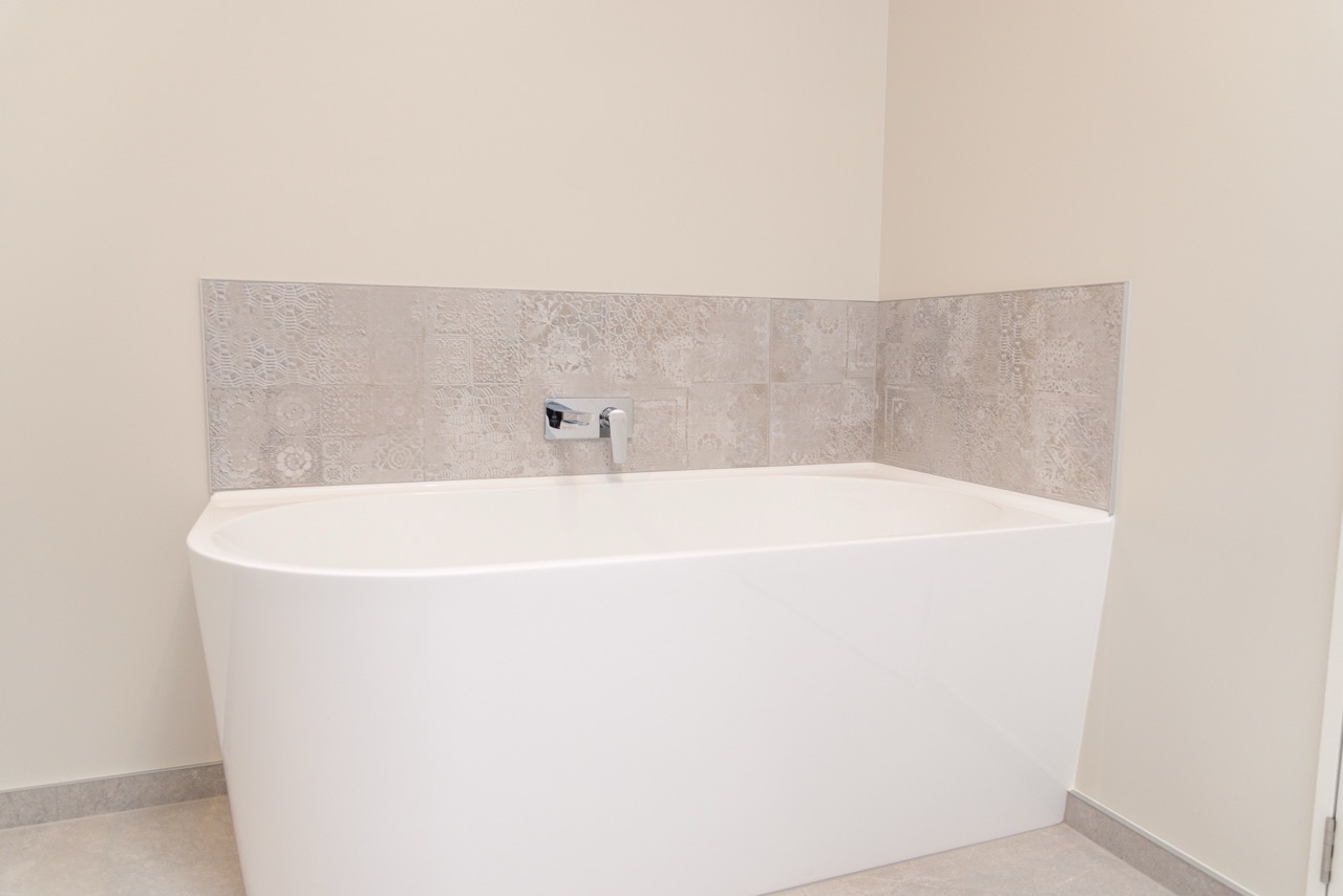 Second bathroom detail
